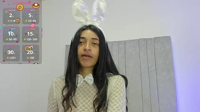 Snapshot of RousyMoon chatting on 10.22.25 RousyMoon online show from 10.22.25