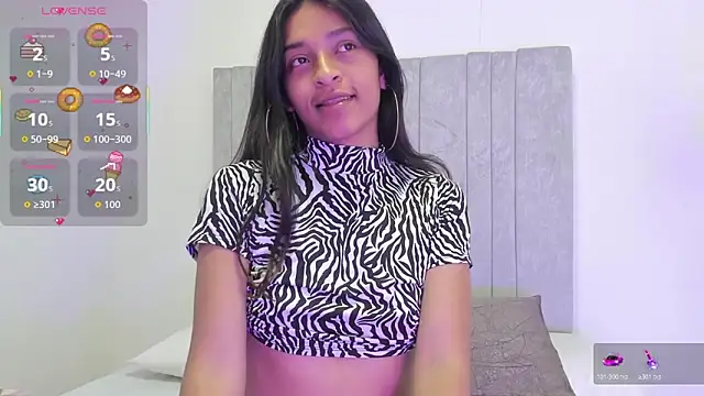 Snapshot of RousyMoon chatting on 10.24.25 RousyMoon online show from 10.24.25