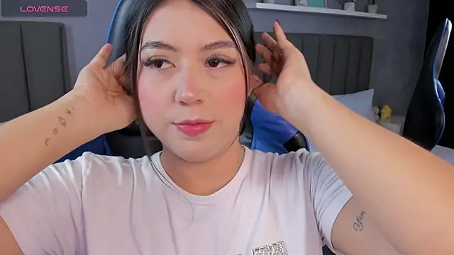 Snapshot of anagil_ chatting on 12.03.25 anagil online show from 12.03.25