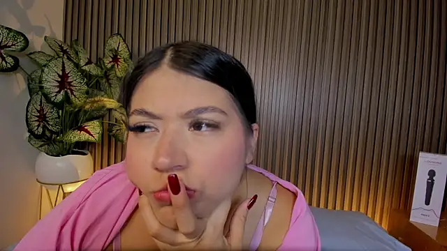 Snapshot of anagil_ chatting on 12.04.25 anagil online show from 12.04.25