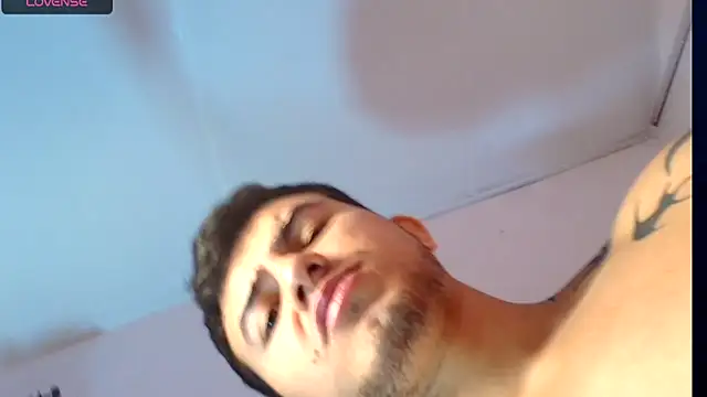 Snapshot of Luna_logan chatting on 10.20.25 Luna logan online show from 10.20.25