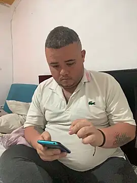 Snapshot of Chimbo-1996 chatting on 10.29.25 Chimbo-1996 online show from 10.29.25