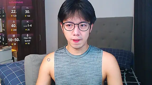 Snapshot of Addictiveboi chatting on 09.18.25 Addictiveboi online show from 09.18.25