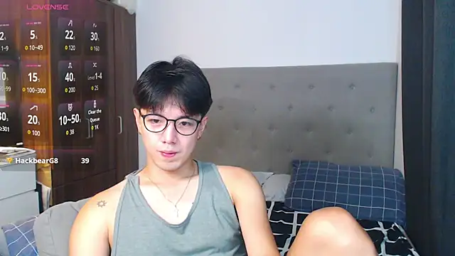 Snapshot of Addictiveboi chatting on 09.19.25 Addictiveboi online show from 09.19.25