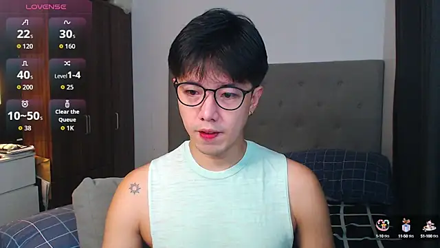 Snapshot of Addictiveboi chatting on 09.20.25 Addictiveboi online show from 09.20.25