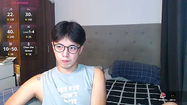 Snapshot of Addictiveboi chatting on 09.21.25 Addictiveboi online show from 09.21.25