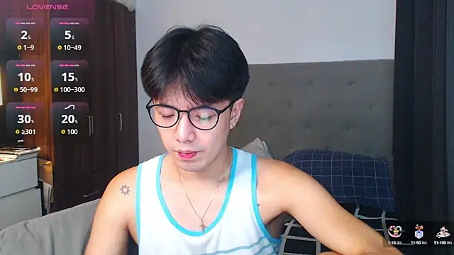 Snapshot of Addictiveboi chatting on 09.22.25 Addictiveboi online show from 09.22.25