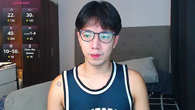 Snapshot of Addictiveboi chatting on 09.23.25 Addictiveboi online show from 09.23.25