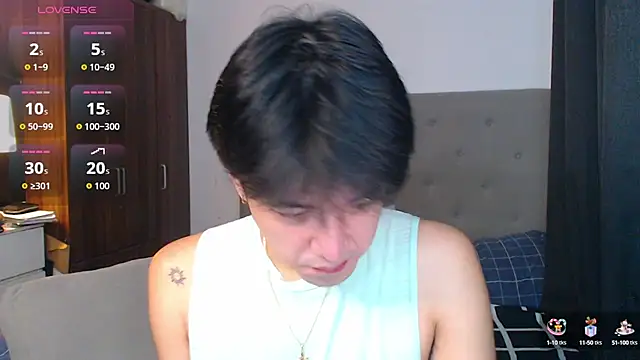 Snapshot of Addictiveboi chatting on 09.30.25 Addictiveboi online show from 09.30.25