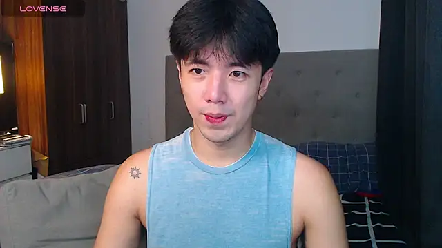 Snapshot of Addictiveboi chatting on 10.01.25 Addictiveboi online show from 10.01.25