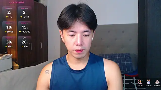 Snapshot of Addictiveboi chatting on 10.02.25 Addictiveboi online show from 10.02.25