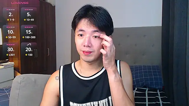 Snapshot of Addictiveboi chatting on 10.03.25 Addictiveboi online show from 10.03.25