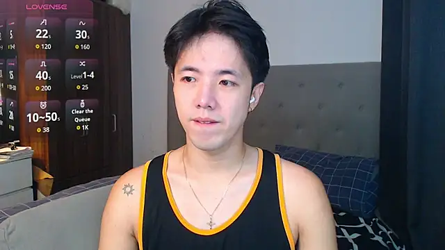 Snapshot of Addictiveboi chatting on 10.04.25 Addictiveboi online show from 10.04.25