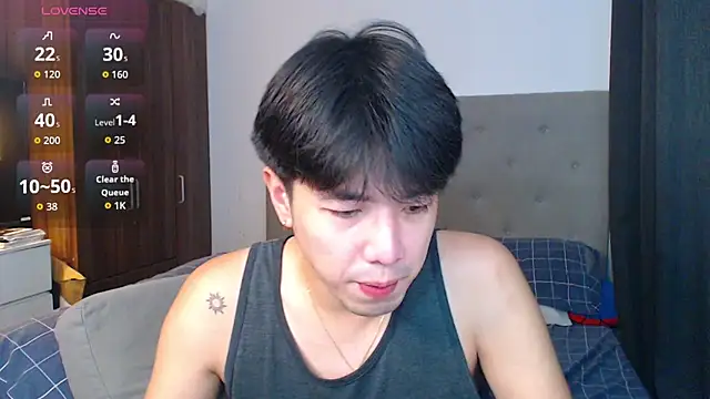 Snapshot of Addictiveboi chatting on 10.05.25 Addictiveboi online show from 10.05.25