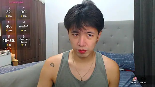 Snapshot of Addictiveboi chatting on 10.06.25 Addictiveboi online show from 10.06.25