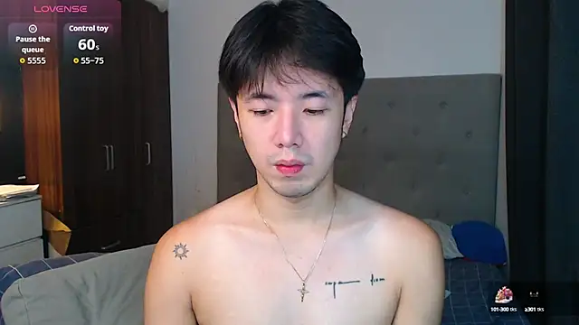 Snapshot of Addictiveboi chatting on 10.10.25 Addictiveboi online show from 10.10.25