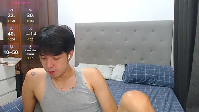 Snapshot of Addictiveboi chatting on 10.15.25 Addictiveboi online show from 10.15.25