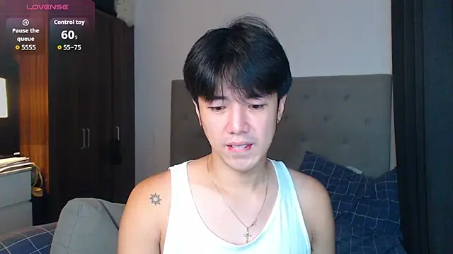 Snapshot of Addictiveboi chatting on 10.18.25 Addictiveboi online show from 10.18.25