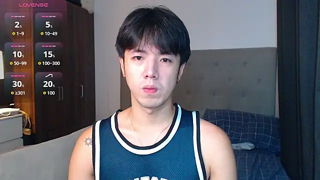 Snapshot of Addictiveboi chatting on 10.21.25 Addictiveboi online show from 10.21.25