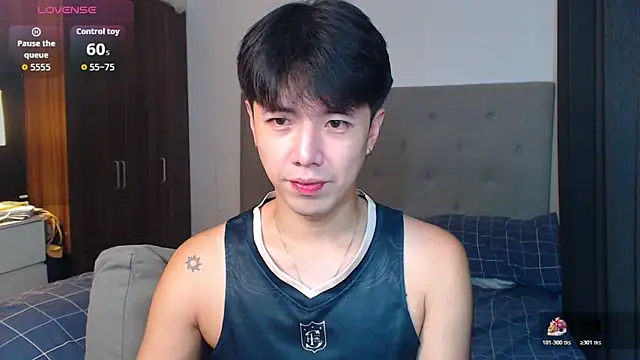 Snapshot of Addictiveboi chatting on 10.22.25 Addictiveboi online show from 10.22.25