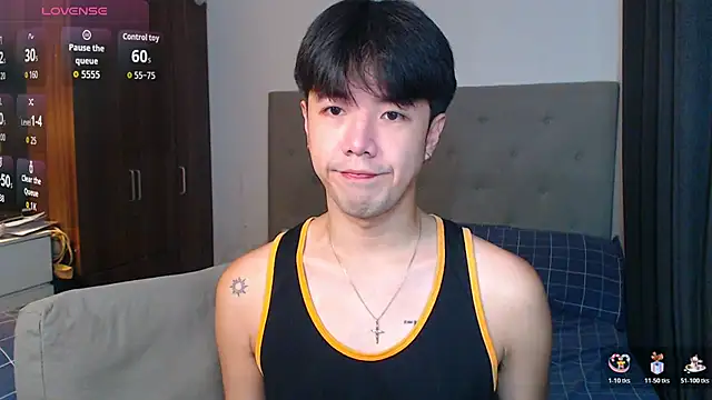 Snapshot of Addictiveboi chatting on 10.29.25 Addictiveboi online show from 10.29.25