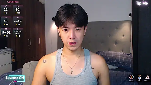 Snapshot of Addictiveboi chatting on 11.07.25 Addictiveboi online show from 11.07.25