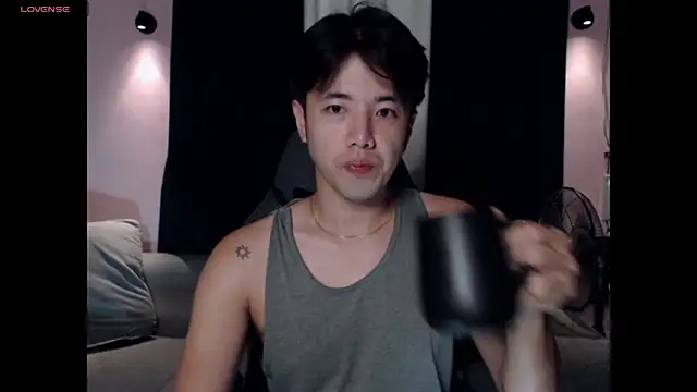 Snapshot of Addictiveboi chatting on 11.08.25 Addictiveboi online show from 11.08.25