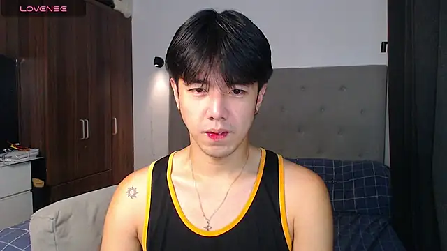 Snapshot of Addictiveboi chatting on 11.13.25 Addictiveboi online show from 11.13.25