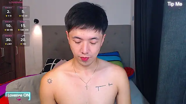 Snapshot of Addictiveboi chatting on 11.24.25 Addictiveboi online show from 11.24.25