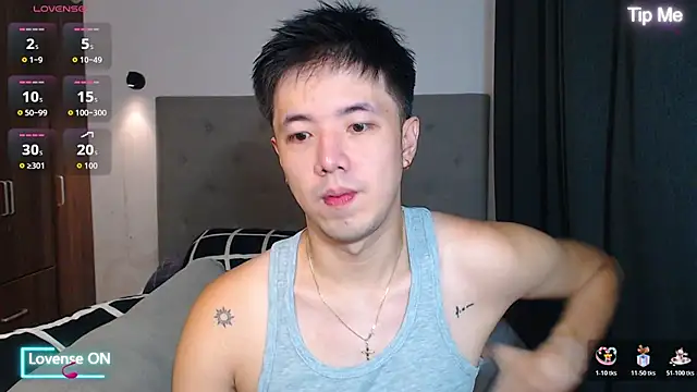 Snapshot of Addictiveboi chatting on 11.25.25 Addictiveboi online show from 11.25.25