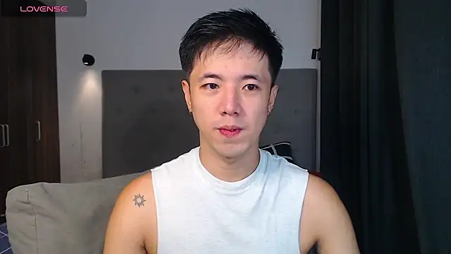 Snapshot of Addictiveboi chatting on 11.28.25 Addictiveboi online show from 11.28.25