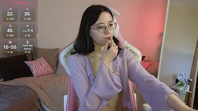 Snapshot of EsmaWonka chatting on 04.19.26 EsmaWonka online show from 04.19.26