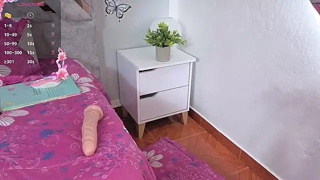 Snapshot of Sweet_Khriis chatting on 11.09.25 Sweet Khriis online show from 11.09.25