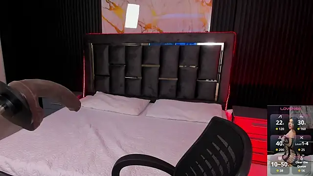 Snapshot of Hannasscott chatting on 10.16.25 Hannasscott online show from 10.16.25