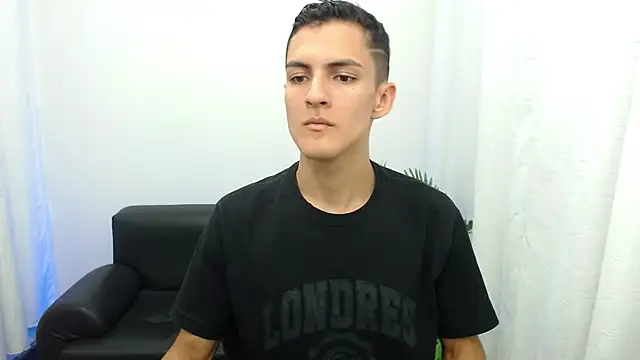 Snapshot of Matiius18 chatting on 10.28.25 Matiius18 online show from 10.28.25