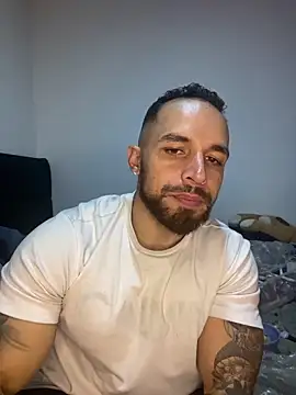 Snapshot of mason_fit chatting on 12.15.25 mason fit online show from 12.15.25