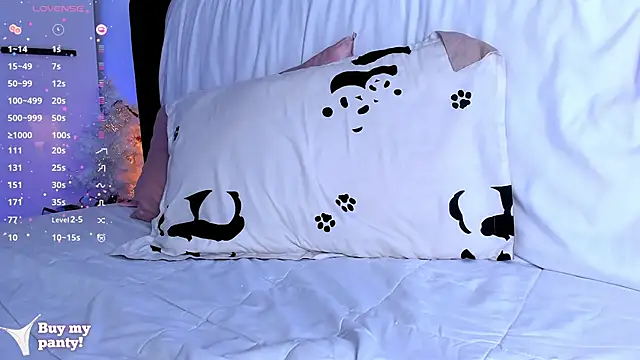 Snapshot of Ellamilano9 chatting on 01.28.25 Ellamilano9 online show from 01.28.25