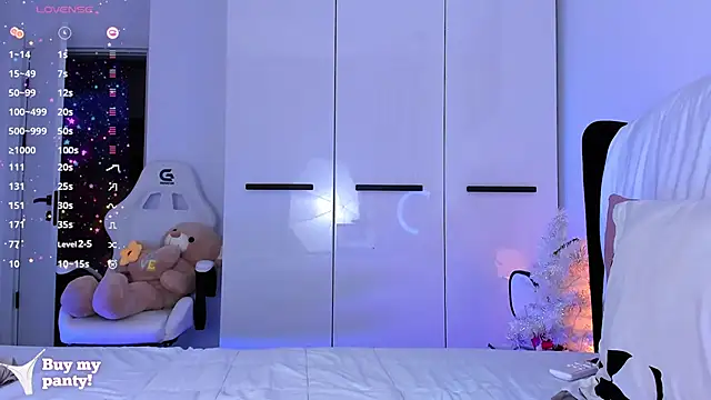 Snapshot of Ellamilano9 chatting on 02.11.25 Ellamilano9 online show from 02.11.25