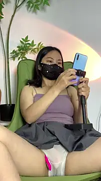 Snapshot of zhizhinaigai chatting on 11.28.25 zhizhinaigai online show from 11.28.25