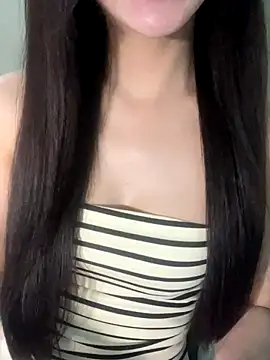 Snapshot of Dior_baby chatting on 10.01.25 Dior baby online show from 10.01.25