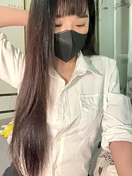 Snapshot of Dior_baby chatting on 11.05.25 Dior baby online show from 11.05.25