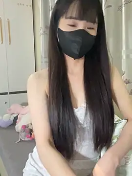 Snapshot of Dior_baby chatting on 11.10.25 Dior baby online show from 11.10.25