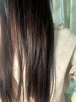 Snapshot of Dior_baby chatting on 11.14.25 Dior baby online show from 11.14.25