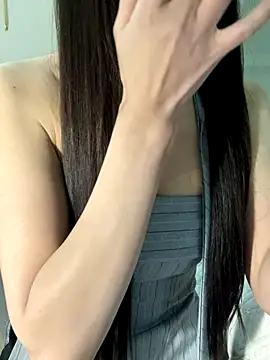 Snapshot of Dior_baby chatting on 11.22.25 Dior baby online show from 11.22.25