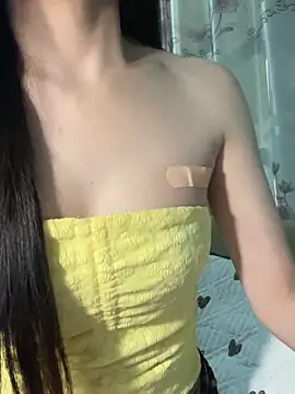 Snapshot of Dior_baby chatting on 11.24.25 Dior baby online show from 11.24.25