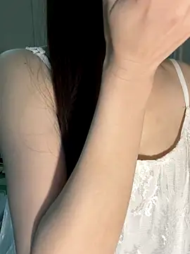 Snapshot of Dior_baby chatting on 12.04.25 Dior baby online show from 12.04.25