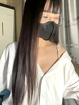 Snapshot of Dior_baby chatting on 12.13.25 Dior baby online show from 12.13.25