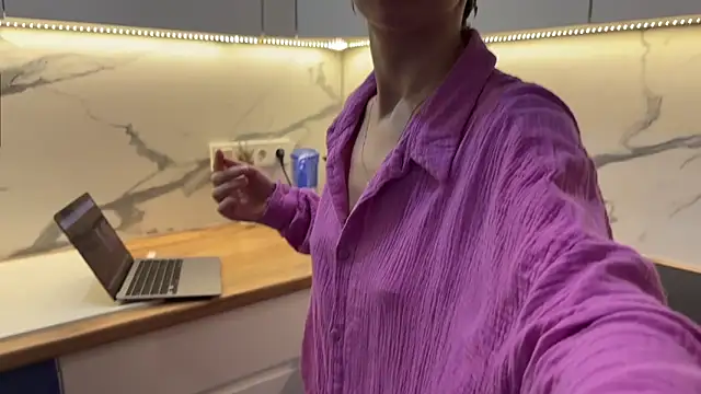 daniellia  online show from 12.19.25