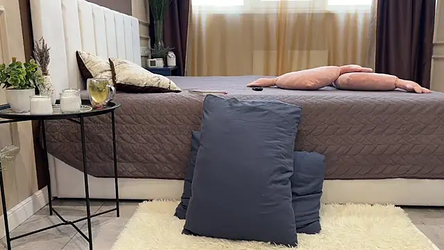 daniellia  online show from 02.08.26