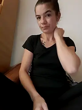 Snapshot of alinaalinutzq chatting on 11.02.25 alinaalinutzq online show from 11.02.25